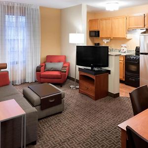 Two-Bedroom Queen Suite