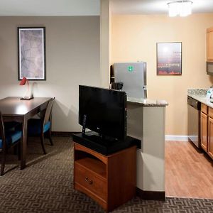 1 Bedroom Suite 1 Queen Sofa bed